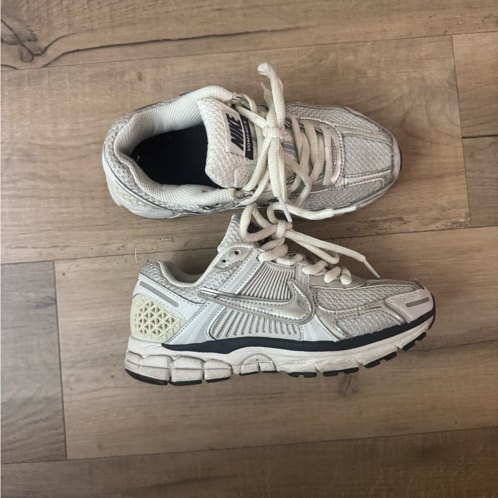 Nike  VOMERO  Sneakers